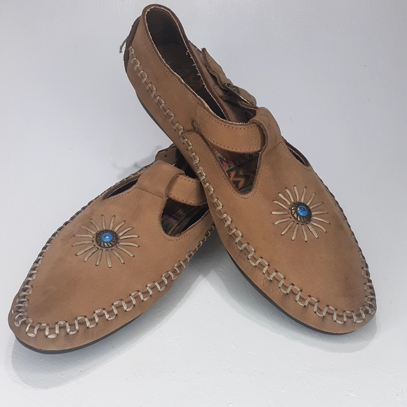 Women's Soft Tan  Suede  Native American Style By HUSH PUPPIE Size 8. - Picture 10 of 11